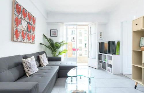 Beautiful & spacious 2 bed Apt near Nice Center - Photo 2