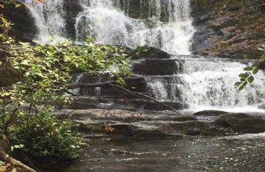 Romantic Log Cabin with Hot Tub near Cherokee National Forest, Tennessee - Foto 20