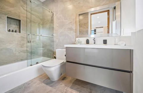 Luxurious Retreat - Modern House with Pool - Photo 49