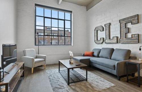 2125 Superior Living - Photo 64