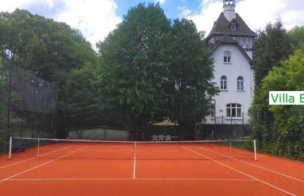 Luxus Ferienhaus Villa EMG Dortmund in Ennepetal, nah Düsseldorf, Köln mit Tennis Court, Garten, Kamin für Familien Gruppen bis 20 Personen - Foto 2
