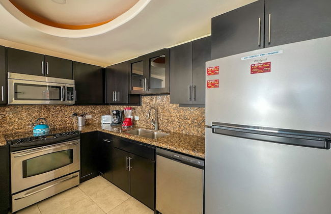 Poolside Family Retreat 2BR Condo - Foto 15