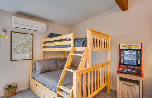 Spacious Bartlett Condo with Balconies and Pool! - Photo 20