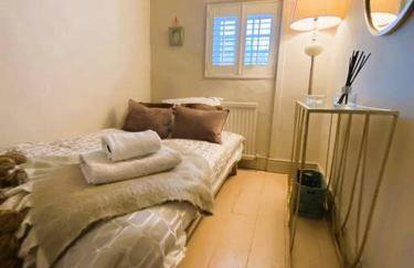 Beautiful Immaculate Aldeburgh cottage, free parking, sunny outdoor space, dog friendly - perfect for Spring seaside escapes - Foto 24