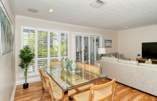 Two-Level, Heated Pool, Trolley to Beach & Village - Foto 9