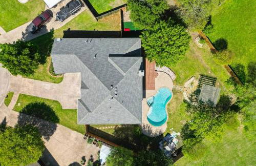 Wellness Oasis 5BR W Pool + Huge Yard + Fire Pit - Foto 48