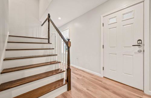 Huge 10BR Family Stay, Sleeps 20 in Bloomfield, CT - Photo 5