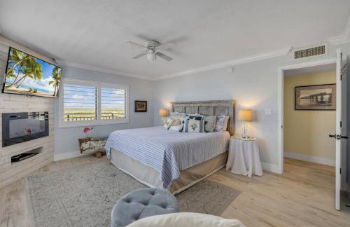 New dog-friendly Listing! Updated direct oceanfront with spacious balcony and heated pool - Foto 12