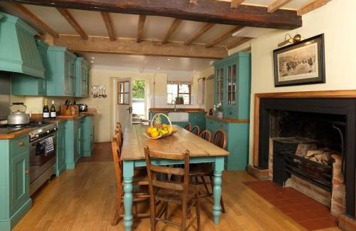 Spacious Holiday Cottage with Scenic Views - Foto 13