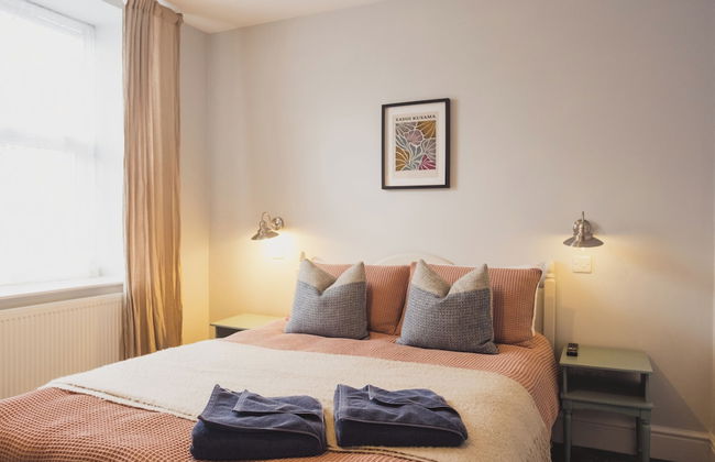 Luxury House Sleeps 14 With Secret Bar Near Bath - Photo 3