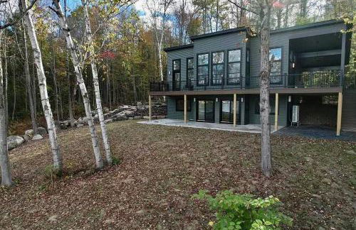 Luxe Modern Lakefront Oasis - Hot Tub, Sunset Views, Pet & Family Friendly! Close to UMF! - Foto 57