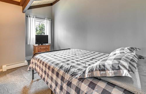 Newcomb Retreat with Mountain Views and Fire Pit! - Foto 18