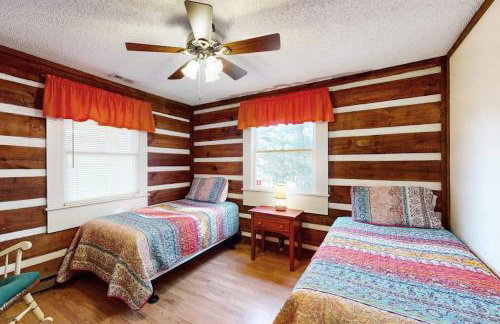 2 Bed 2 Bath Vacation home in Whittier II - Photo 13