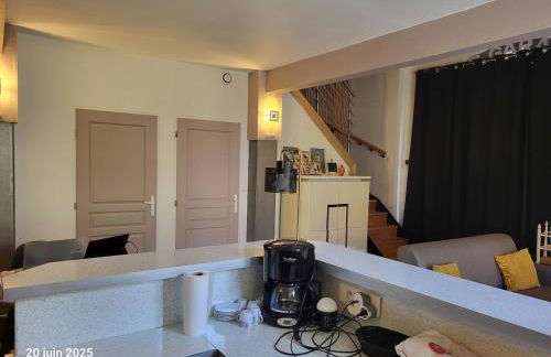 Gîte Coté Village - le cœur du village avec piscine - Foto 14