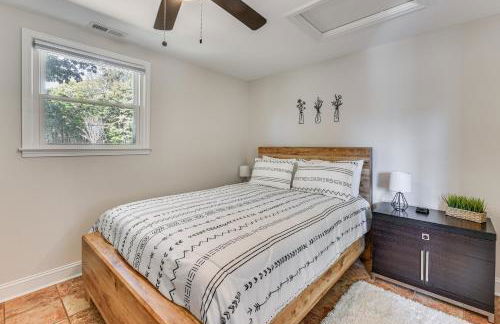 Lakeside Cedar Pines Bungalow 5 Mi to Main St! - Foto 10