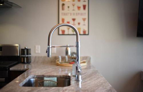 HostWise Stays - The Washington at Chatham - Park Free, Gym, More! - Foto 36