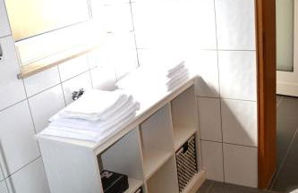 2x Monteurwohnung 1x 2 kleine Einzelzimmer 1x Doppelbett und Schlafcouch im Wohnbereich - Foto 15