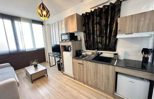 Studio romantique avec jacuzzi privé - aperçu mer - terrasse - parking gratuit - Photo 21