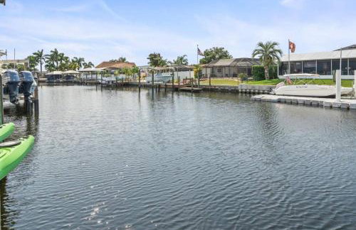 Pirates Den a 4BR Pet-Friendly Waterfront Oasis with Pool, Dock, Personal Water Boats, Fire Pit, Game Room and Bar - Foto 46