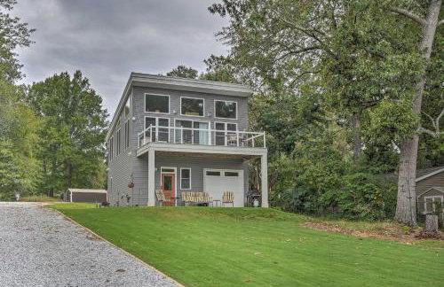 Waterfront Greenwood Getaway with Deck and Grill! - Foto 22