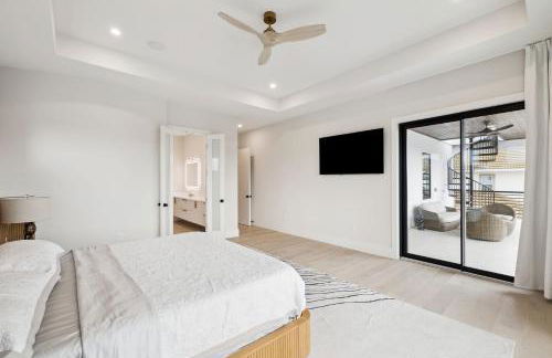 La Villa Nadia - Lakefront Luxury Vacation Rental in Destiny with Private Pool - Foto 18