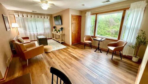 Vintage, Mid-Century Suite above Antique Store - Foto 3