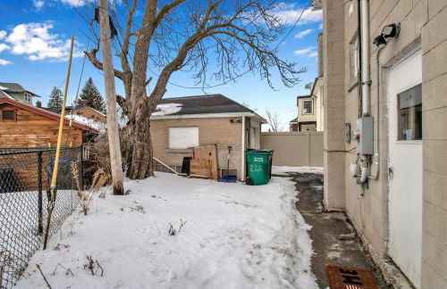 Spacious 4BR Near UB Niagara Falls - Pet Friendly - Photo 28