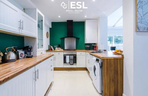 Open Plan - 3 Bedroom House - Garden and Outdoor Seating - Driveway Parking - Short Drive to City Centre - Foto 6