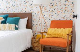 Retro Retreat: 1br home w/ WFH desk, livingroom, and fire pit - Foto 24