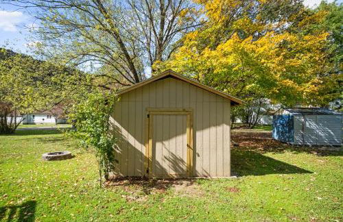 Greenbrier River Retreat with Deck - Steps to Trail! - Foto 23