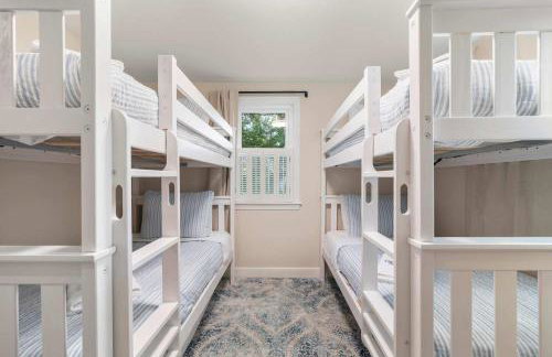 Minutes to Craigville Beach Private Patio and Backyard - Foto 16