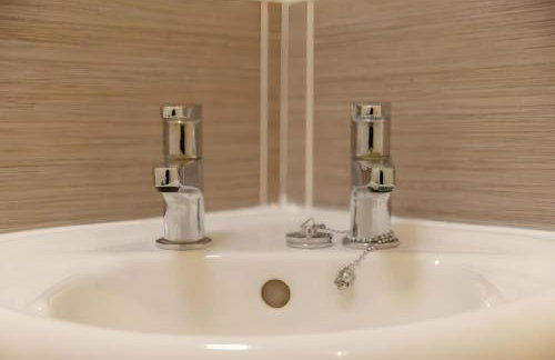 FREE parking, LARGE House for Contractors & Families, Sleeps 7, 25 mins to MANCHESTER & LIVERPOOL - Foto 22