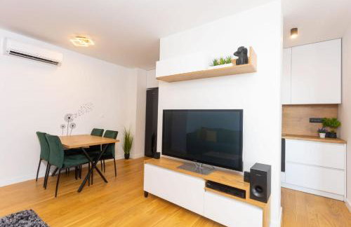 Apartment - free parking in garage , mountain and seaview , quiet neighbourhood - Photo 12