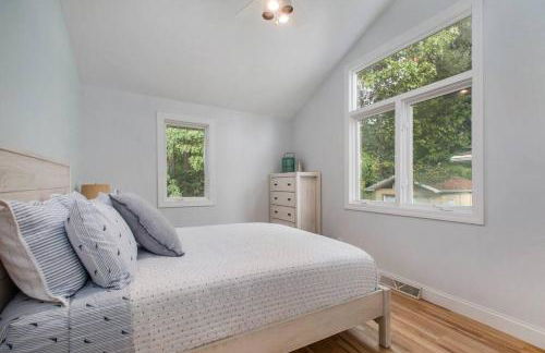 Sister Lakes Retreat Sleeps 17 Scenic View Hot Tub - Foto 13