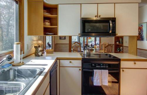 Peaceful Sapphire Cabin with Mountain Views - Foto 14