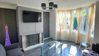 Entire home in Leeds, Free WiFi, 3 Car Parking - Foto 5