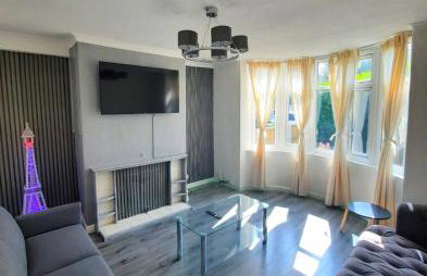 Entire home in Leeds, Free WiFi, 3 Car Parking - Foto 5