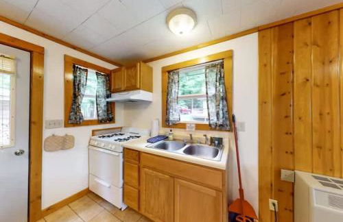 Anderson Lakeside Cabin - Photo 6