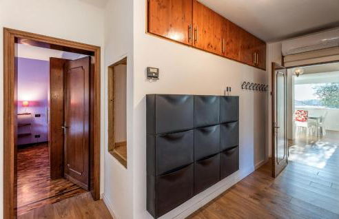 Fly House - Photo 20