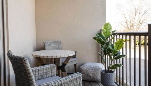 TC Sweet Pea - 2-Bedroom Condo Near Downtown TC! - Photo 4, Garden