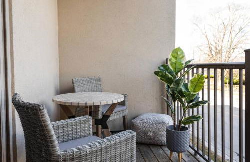 TC Sweet Pea - 2-Bedroom Condo Near Downtown TC! - Photo 4