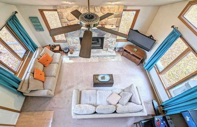 Mountain Memories by Avantstay Hot Tub Enclosed Deck, Large Yard w/ Fire Pit - Foto 26