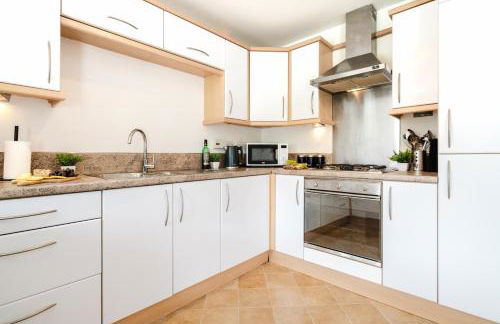 2BR Flat Near City Centre with Free Parking - Foto 39