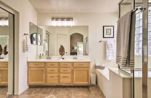 Chic Maricopa Getaway with Outdoor Oasis and Pool - Foto 19