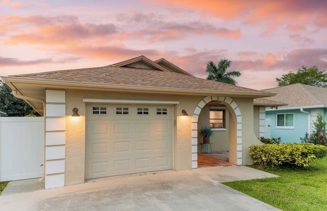 Private Pool + Sunroom Beach Escape at Manatee - Foto 35