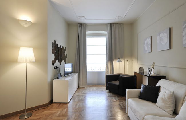 At Home Heart of Milan - Design Duomo Apartment - Photo 15