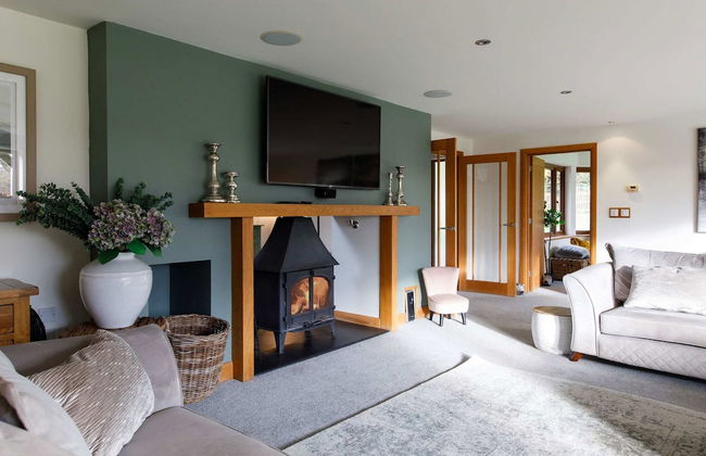 Serene Riverside 6BR Luxury Retreat in Curdridge - Photo 75