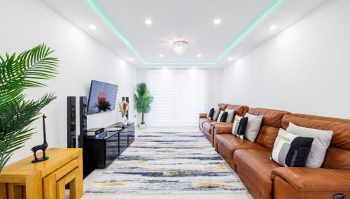 5 Bedroom House , Free Parking , Pool Table , Arcade Machine , Garden , Sleeps 9 , Offers , Ideal For Contractors , Families , Long Term Stays - Foto 1