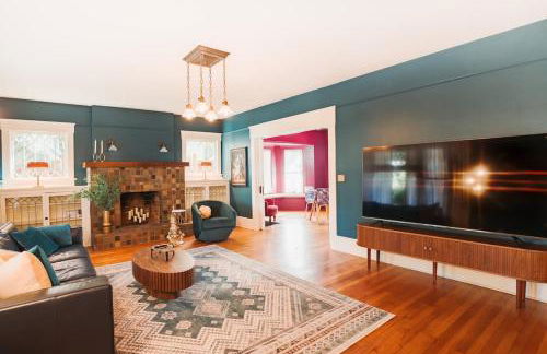 Gorgeous Eccentric Family Home with Cowboy Pool - Foto 12