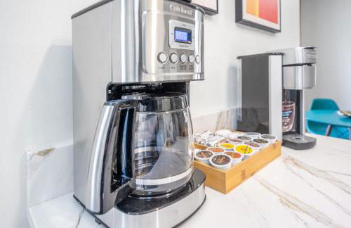 Color Pop Cottage Stylish 2BR with 2 Parking Spots - Foto 22